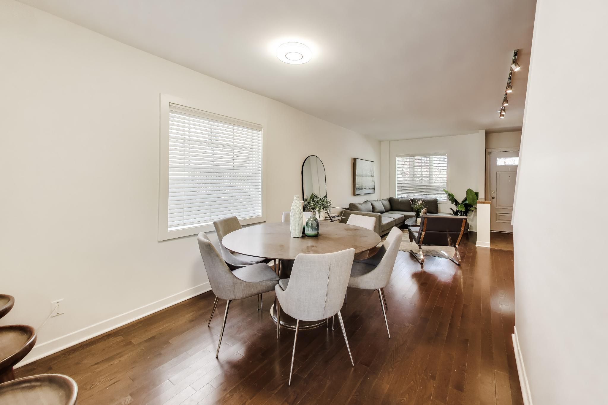 318 Sumach Street — dining