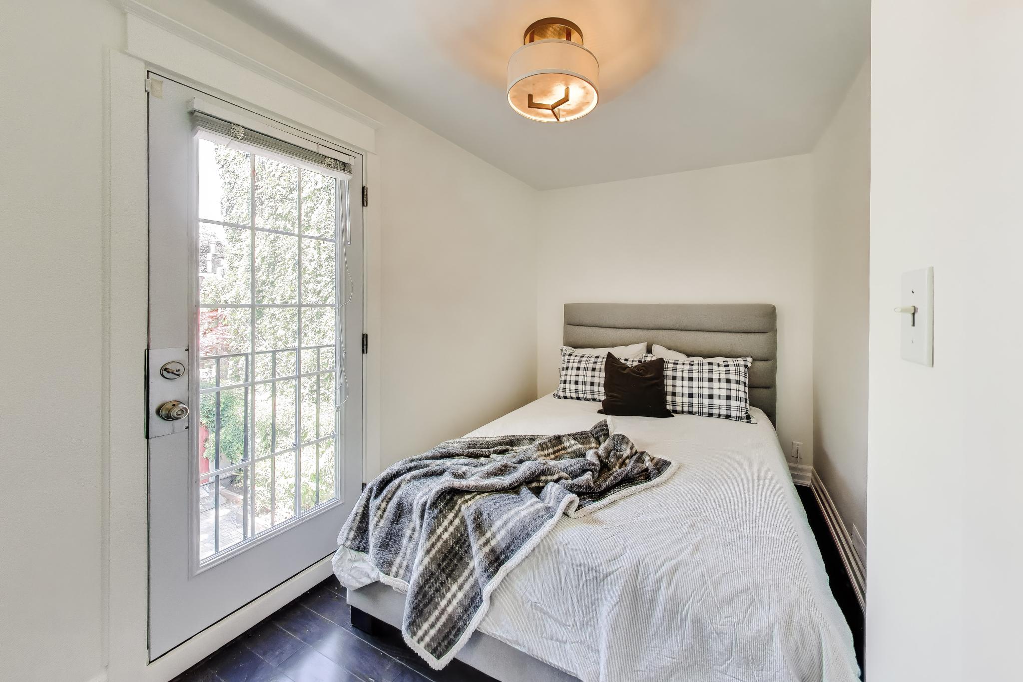 318 Sumach Street — recreation room